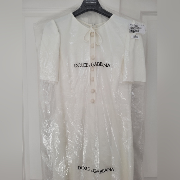 Dolce& Gabbana Bow-Emblished Cady Midi Dress. Size 44(Italian) to 8 US . - Picture 12 of 16